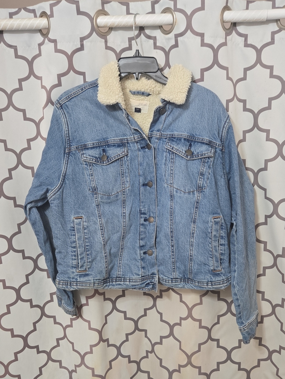 Universal Thread Light Blue Denim Jacket with Cream Sherpa Collar
